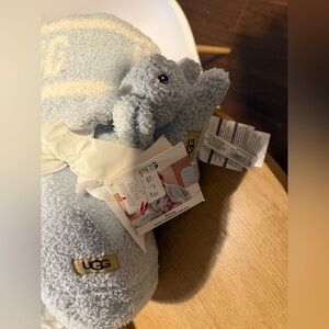 NWT UGG BUNNY SKY BLUE RATTLE & BABY BLANKET GIFT SET  30"x40" New!